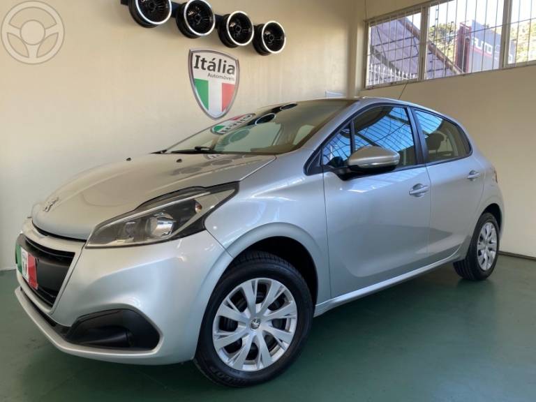 PEUGEOT - 208 1.2 ACTIVE 12V FLEX 4P MANUAL - 2017/2018 - PRATA - R$ 43.900,00