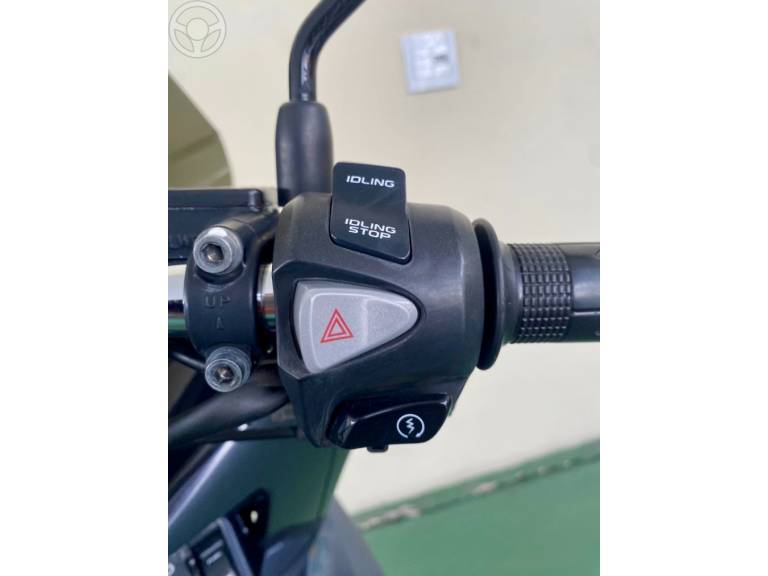 HONDA - PCX 150 - 2020/2020 - CINZA - R$ 17.900,00